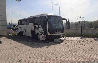 Kütahya’da otomobil ile otobüs çarpıştı: 2...