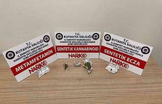 Kütahya’da üzerlerinden uyuşturucu çıkan 3...