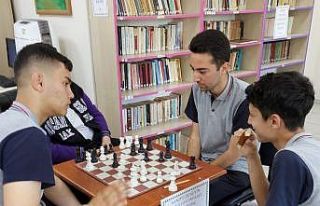 Lisede satranç turnuvası heyecan içinde geçti