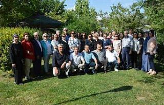 Liseli arkadaşlar 40 yıl sonra buluştu