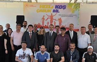 Liseli öğrenciler hem hızlı koşmak hem de hızlı...