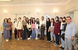 Liseli öğrenciler Kilim Müzesi ile şampiyonaya...