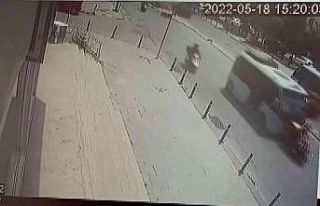 Maltepe’de minibüs sürücüsü, motokuryeye art...