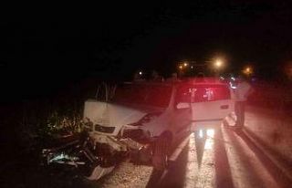 Manisa’da iki otomobil çarpıştı: 1’i ağır...