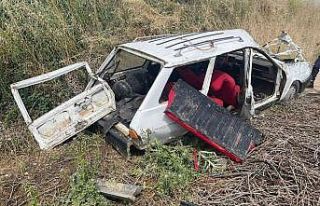 Manisa’da lastiği patlayan otomobil tarlaya devrildi,...