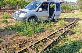Manisa’da üzüm bağından hırsızlık yapan şüpheliler...
