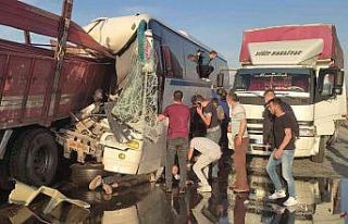 Manisa’daki işçi servisi kazasında yaralanan...