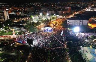 Manisalı gençler Oğuzhan Koç konseri ile coştu