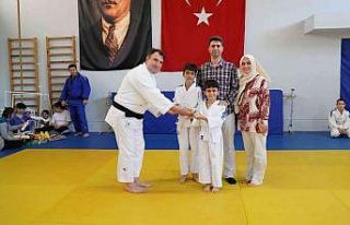 Manisalı judocular yeni kuşaklarına törenle kavuştu