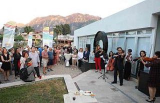 Marmaris İçmeler Sanatevi kapılarını sergiyle...