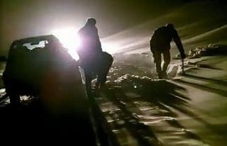 Mayıs ayında kar ve tipide mahsur kalan doktorlar...