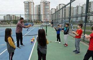 Melikgazi’nin tenis kursu devam ediyor