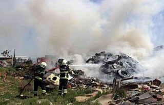 Menteşe sanayi hurdalığında yangın