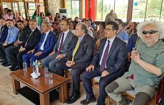 Merhum Başbakan Menderes gazetecilerle anıldı