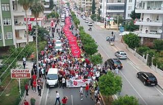 Mezitli’de meşaleli bayrak yürüyüşünde bayram...