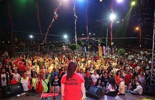 Mezitlililer, 19 Mayıs coşkusunu Kibrit Kutusu ile...