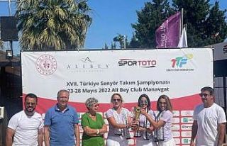 Mezitli’nin tenisçileri şampiyon oldu