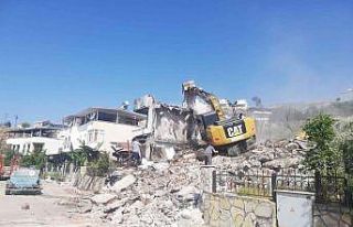 Milas’ta yangında ağır hasar gören yapılar...