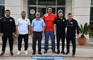 Milli Takım Güreşçileri, Başkan Ceylan’la görüştü