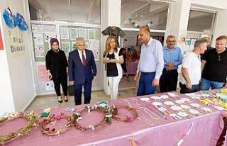 Minik öğrencilerden atık sergisi ve defilesi