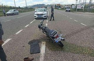 Motosiklet ile minibüs çarpıştı: 2 yaralı