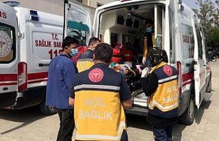 Motosiklet ile otomobil çarpıştı: 2 yaralı