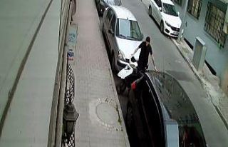 Motosikleti elini kolunu sallayarak böyle çaldı