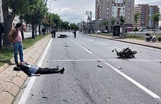 Motosikletler çarpıştı, ortalık savaş alanına...