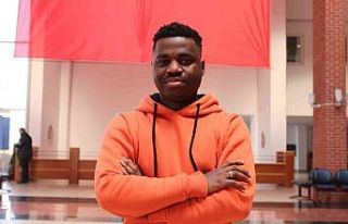 Mozambikli öğrencinin Atatürk sevgisi