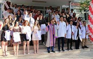 MSKÜ’nün ilk diş hekimi adayları beyaz önlük...