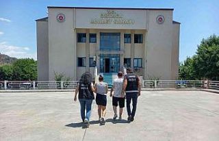 Muğla’da otomobilde uyuşturucuyla yakalanan iki...