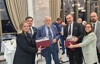 Muradiye OSB Lisansüstü Tez Ödülleri sahiplerini...