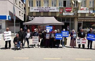 Muş’ta bedensel engellilerden evlat nöbetindeki...