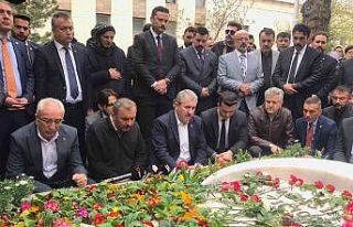 Mustafa Destici, Muhsin Yazıcıoğlu’nun kabrini...