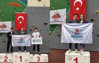 Mustafa Sacit Sümer, Küçükler A-B Erkekler kategorisinde...