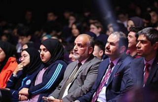 Necip Fazıl şiirlerle anıldı