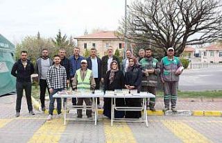 Nevşehir’de Mezarlıklara gelen vatandaşlara Yasin-İ...