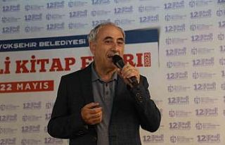 Nurullah Genç: "Şiir, insan ruhunu berraklaştırır"