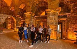 Nusaybinli çocuklara oyuncak ve kırtasiye yardımı