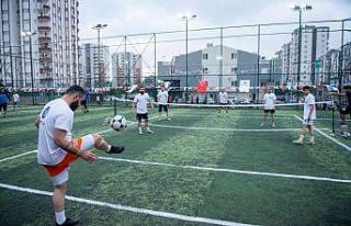 Ödüllü ayak tenisi turnuvası başladı