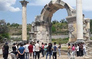 Öğrenciler eğitim öğretim yılını kültür...