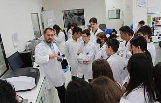 Öğrenciler işletmeleri yerinde inceliyor