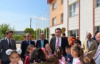 Öğrenciler kütüphanelerine kavuşmanın mutluluğunu...