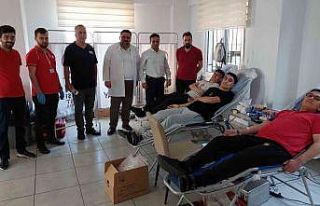 Öğrencilerden Kızılay’a kan