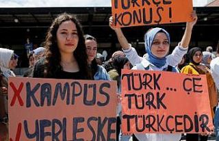 Öğrencilerden ‘Türkçe’ eylemi