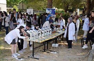 Öğrencilerin projeleri ‘Bilim ve Sanat Şenliği’nde...