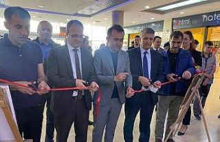 Öğrencilerin resim sergisine yoğun ilgi