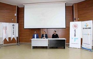 OKT Trailer yöneticileri üniversite öğrencileriyle...