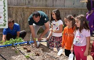 Okul bostanı projesiyle öğrenciler toprakla buluşuyor