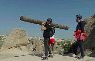 Omzunda odunla Kapadokya’da koştu, görenler şaştı...